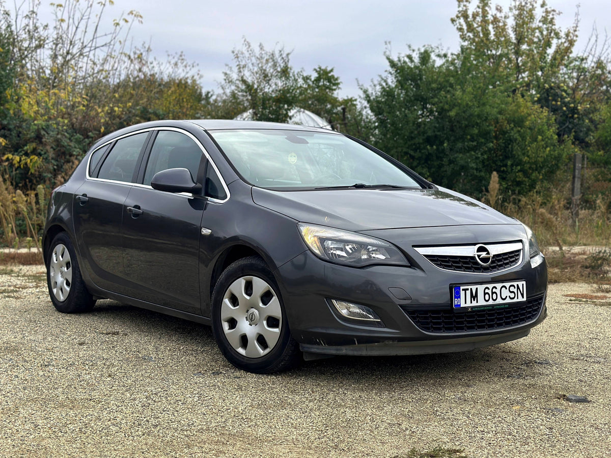 Opel Astra J 1.6 Edition • 2011 • Benzină • 115 CP • Euro 5 • Proprietar • Acte la zi • Fiscal pe loc