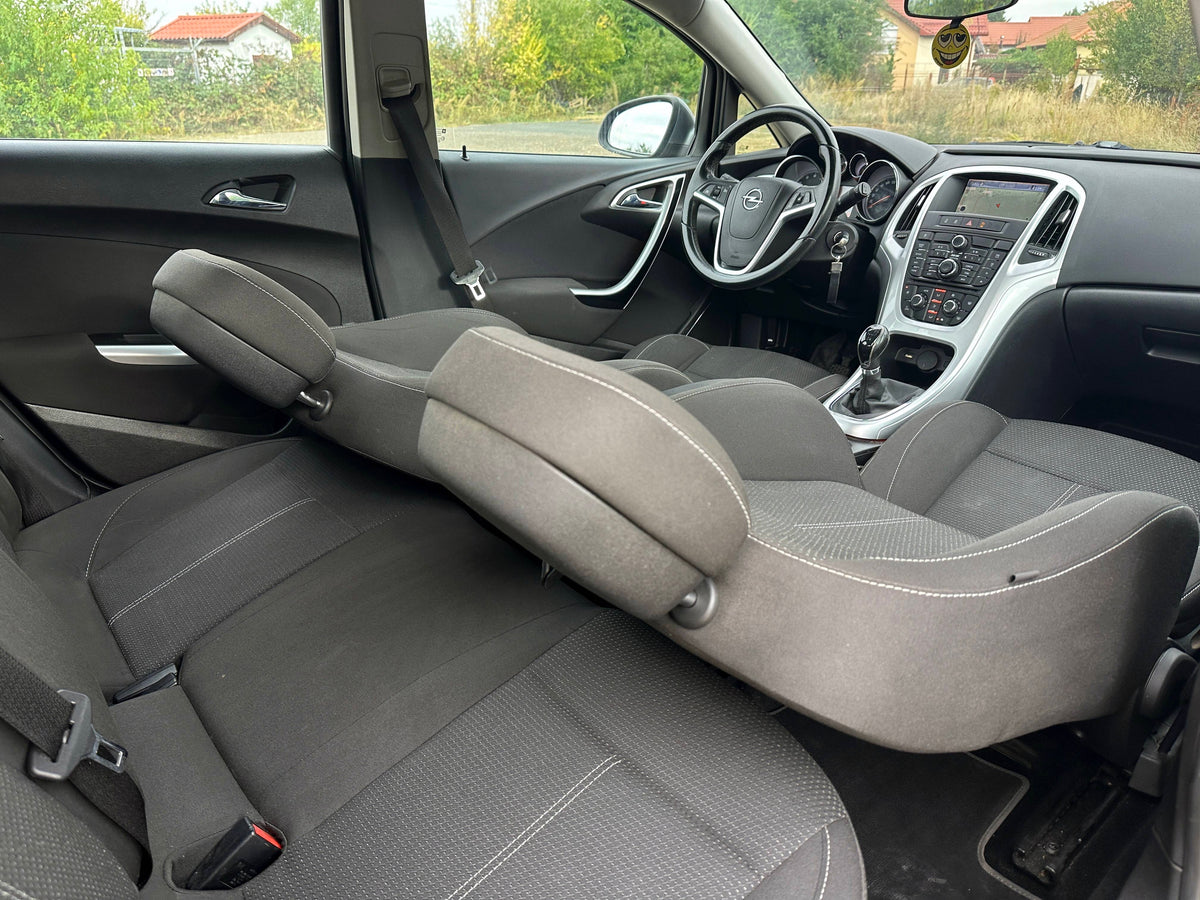 Opel Astra J 1.6 Edition • 2011 • Benzină • 115 CP • Euro 5 • Proprietar • Acte la zi • Fiscal pe loc