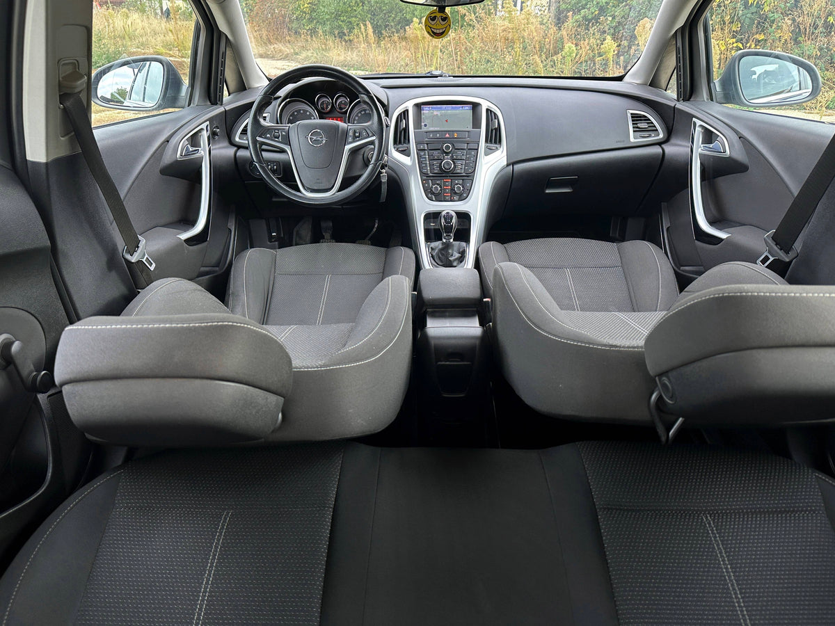 Opel Astra J 1.6 Edition • 2011 • Benzină • 115 CP • Euro 5 • Proprietar • Acte la zi • Fiscal pe loc