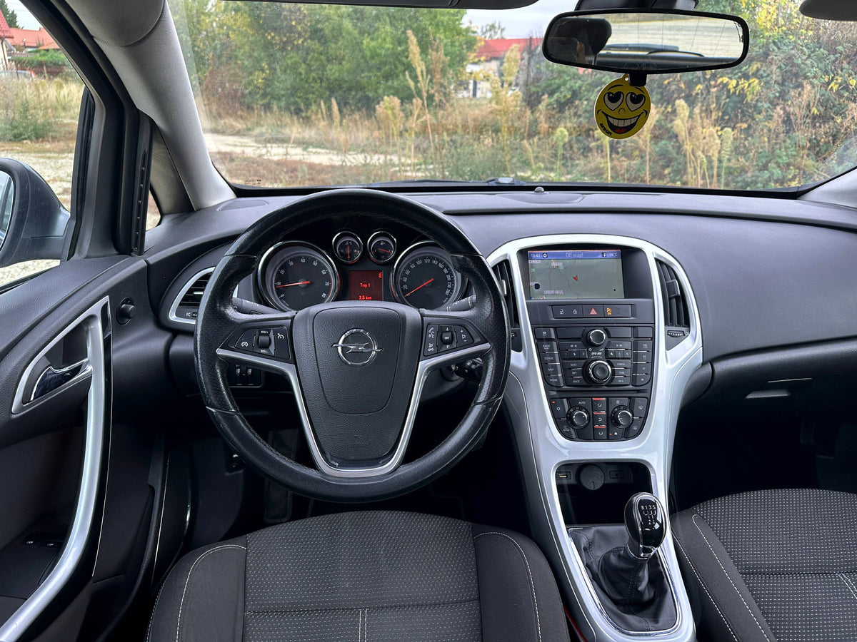 Opel Astra J 1.6 Edition • 2011 • Benzină • 115 CP • Euro 5 • Proprietar • Acte la zi • Fiscal pe loc
