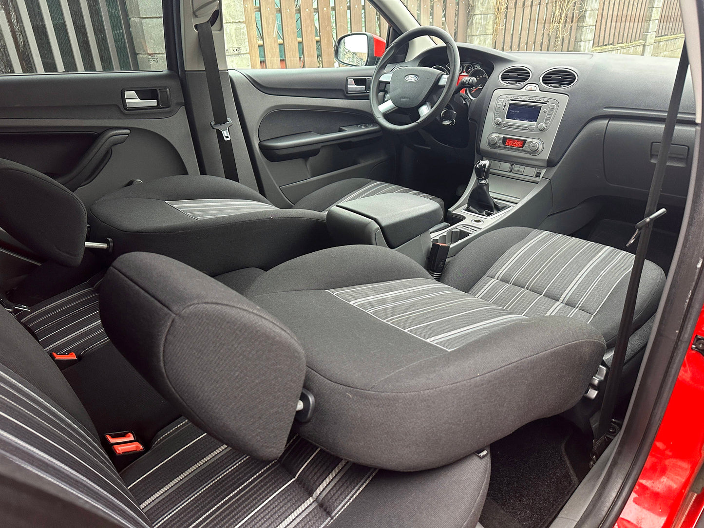 Ford Focus 1.6 TDCI 110 CP | 2009 EURO 5 | Climatronic | NAVIGATIE | Senzori Parcare | RATE | Garantie | Livrare