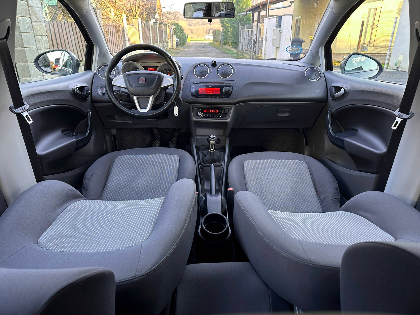 Seat Ibiza 1.6 TDI 105 CP | AN 2010 EURO 5 | Climatronic | Pilot | Senzori Parcare | RATE | Garantie | Livrare