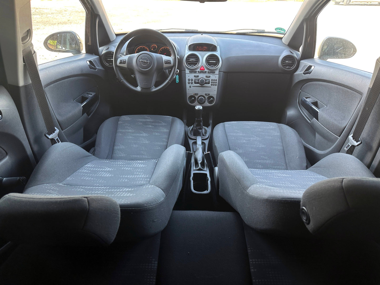 Opel Corsa D 1.4 Satellite • 2011 • Benzină • 87 CP • Euro 5