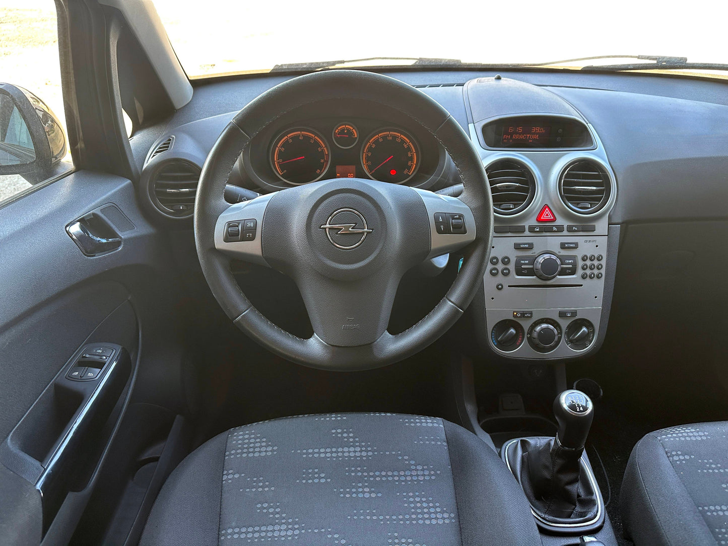 Opel Corsa D 1.4 Satellite • 2011 • Benzină • 87 CP • Euro 5