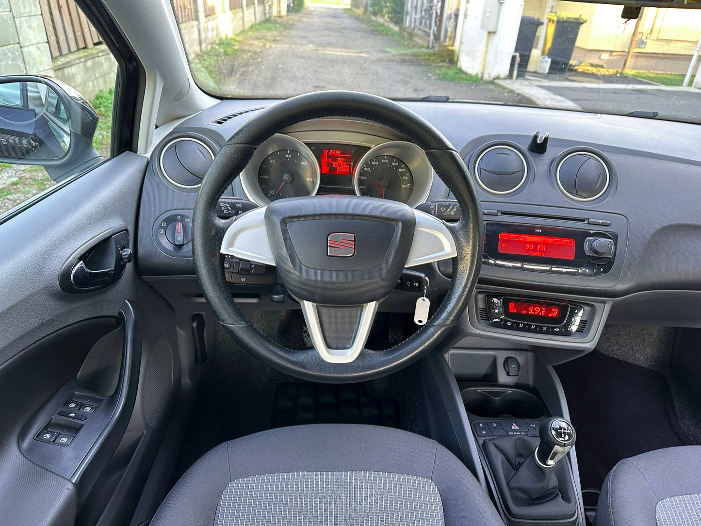 Seat Ibiza 1.6 TDI 105 CP | AN 2010 EURO 5 | Climatronic | Pilot | Senzori Parcare | RATE | Garantie | Livrare